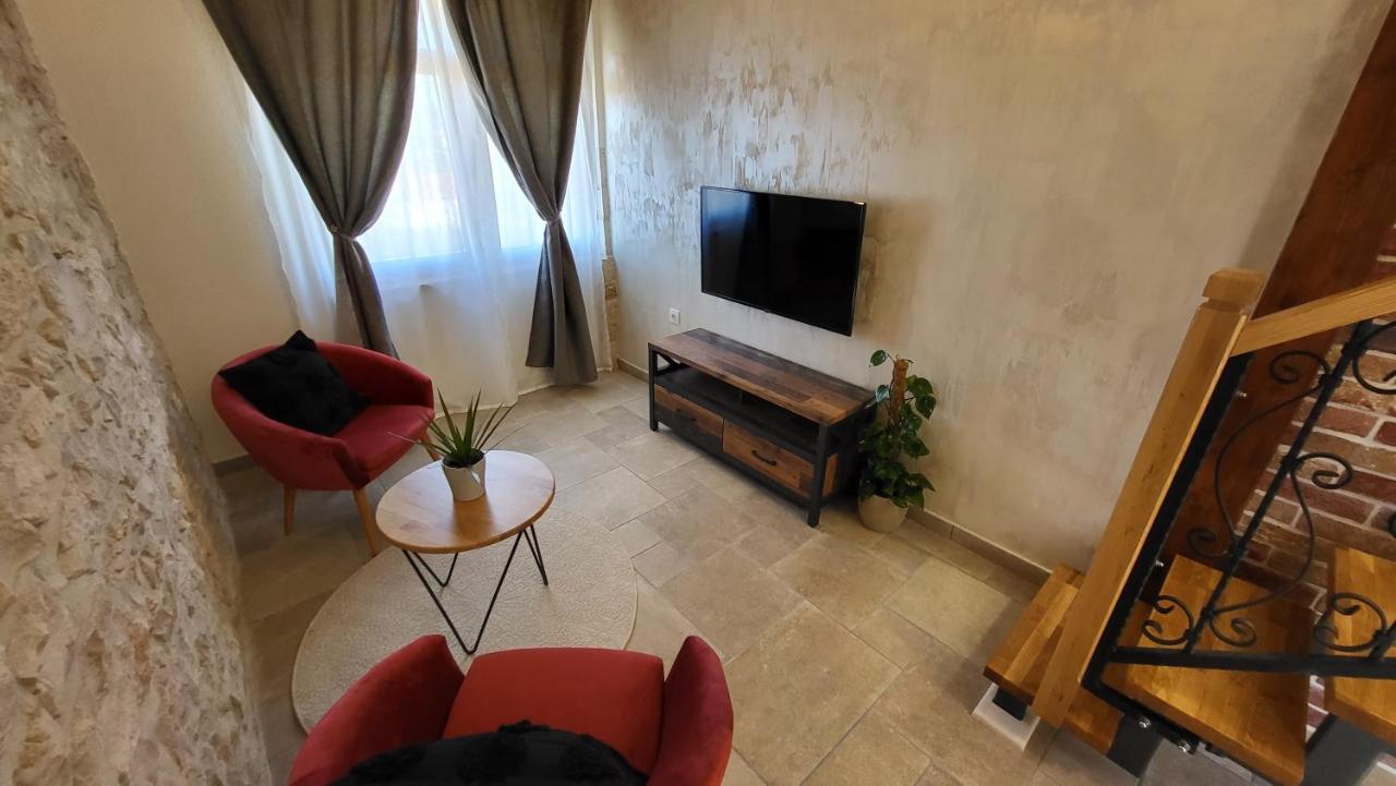 Stone House Apartments Didini Dvori Lumbarda Exteriér fotografie