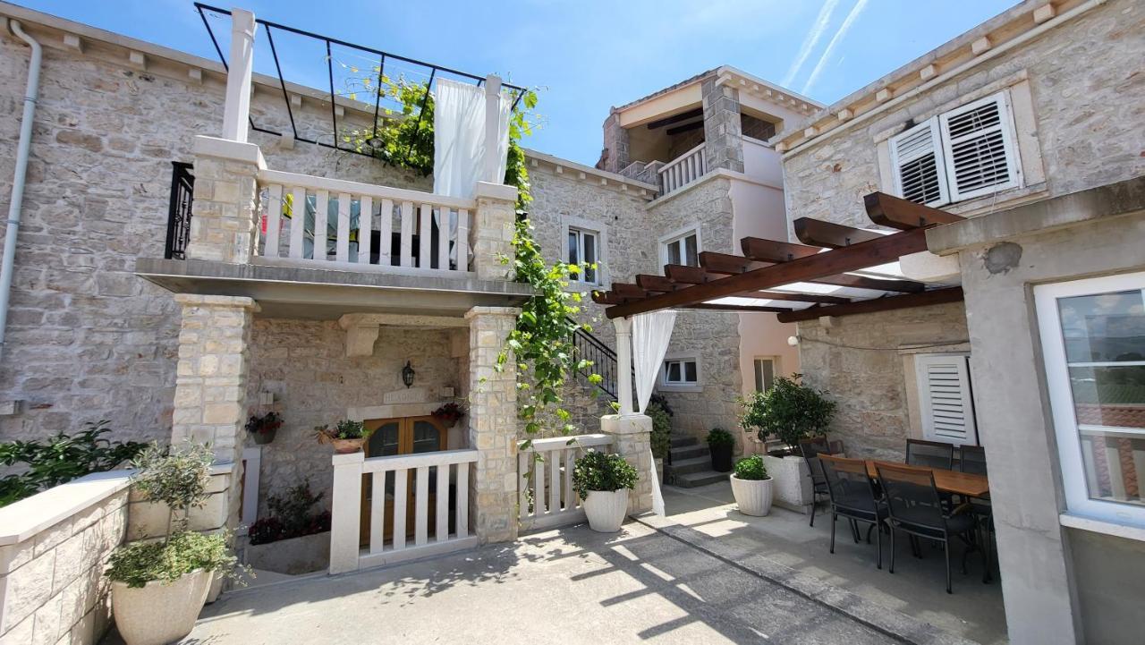Stone House Apartments Didini Dvori Lumbarda Exteriér fotografie