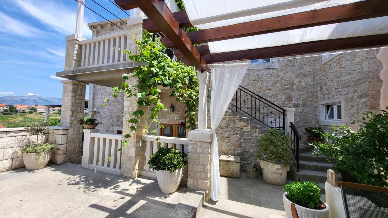 Stone House Apartments Didini Dvori Lumbarda Exteriér fotografie